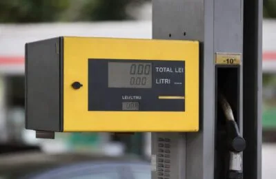 Motorina standard a ajuns la 10,57 lei pe litru în București după o scumpire de până la 15 bani