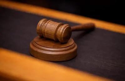 Peste 2.350 de contracte suspecte vizând victime ale accidentelor rutiere, în centrul unei anchete a procurorilor