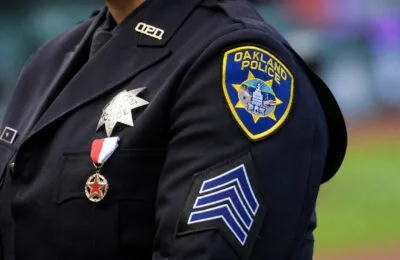 Poliția din Oakland iese de sub supraveghere federală după 23 de ani, deși anchetele privind abaterile grave întârzie